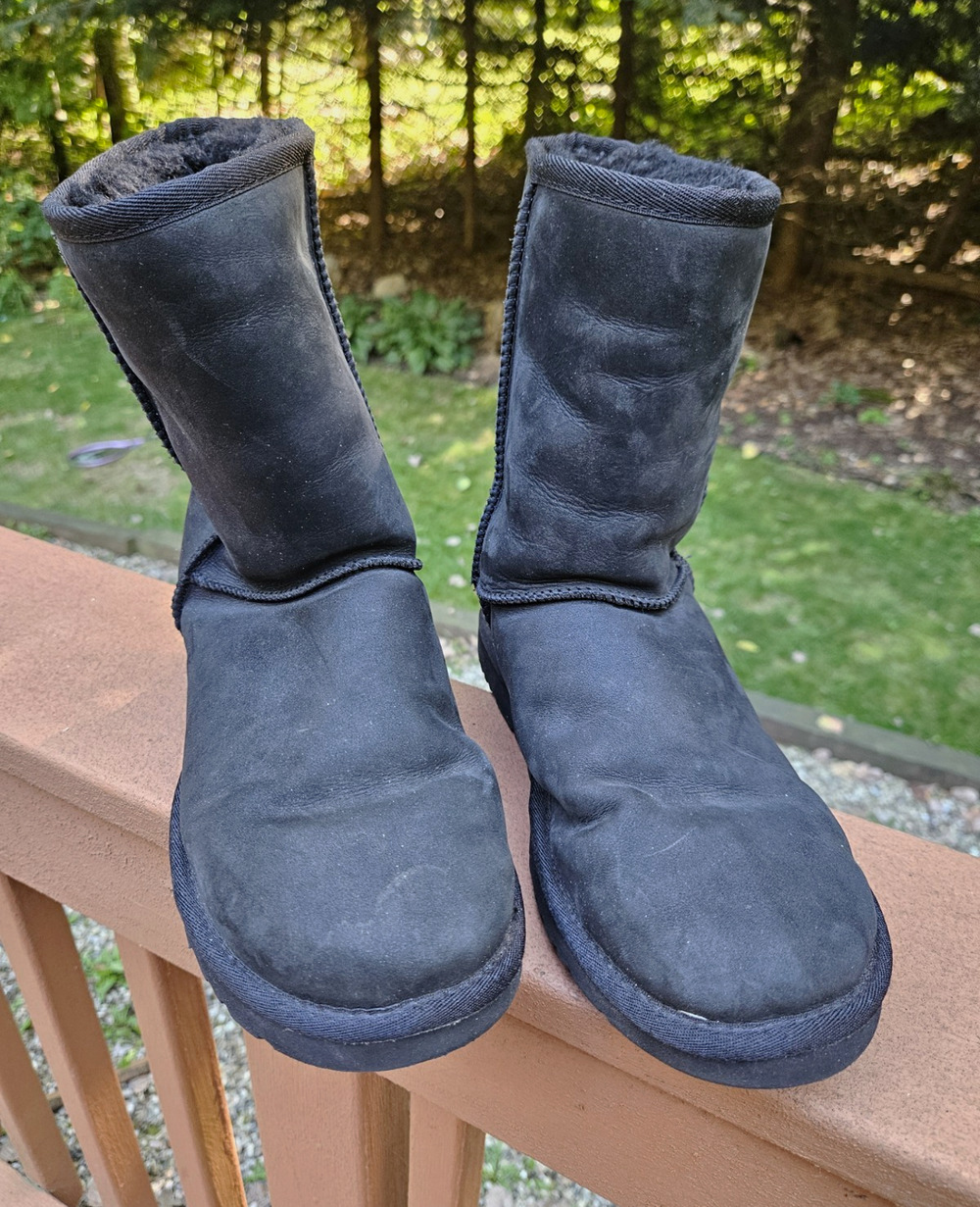 UGG Women’s US 8 Classic Short Black Suede Sheepskin Lined Pull-On Boots